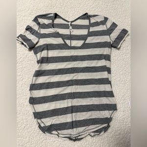 Lululemon tshirt